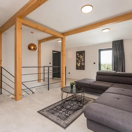 Blackwood Zadarvillas * Crno