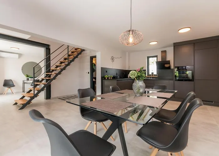Blackwood Zadarvillas Crno