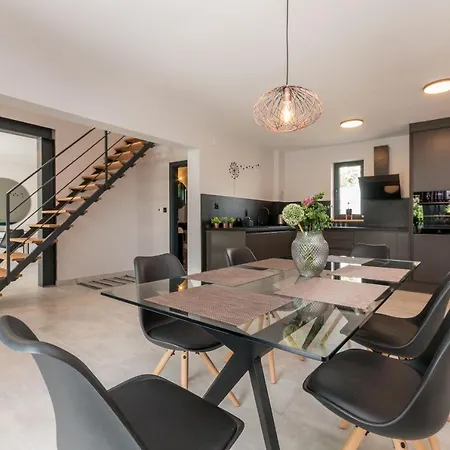 Blackwood Zadarvillas Crno