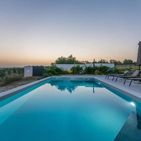 Blackwood Zadarvillas Crno