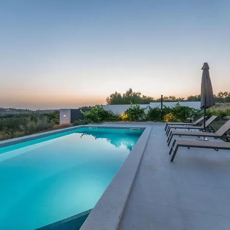 Blackwood Zadarvillas Crno
