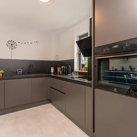 Blackwood Zadarvillas Crno